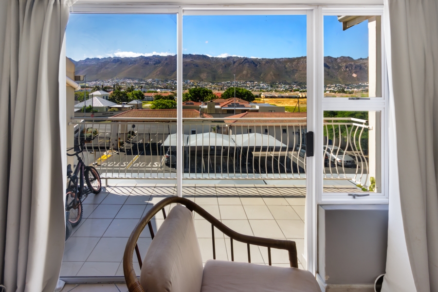 2 Bedroom Property for Sale in Gordons Bay Central Western Cape